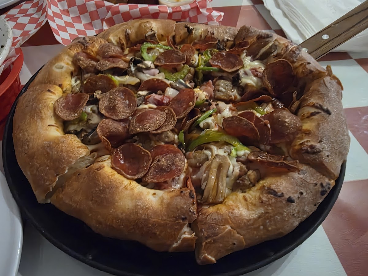 Greek's Pizzeria Photo 3
