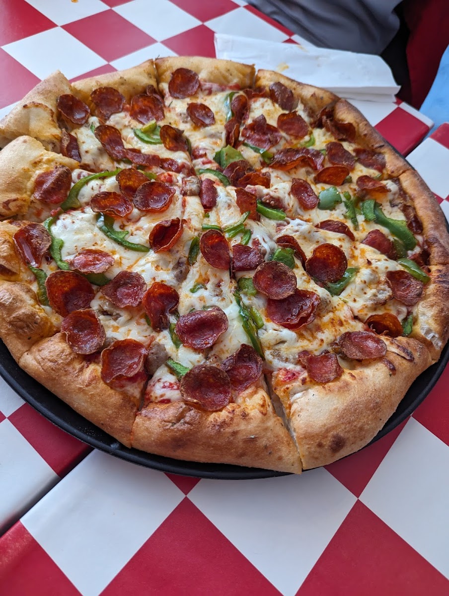 Greek's Pizzeria Photo 7