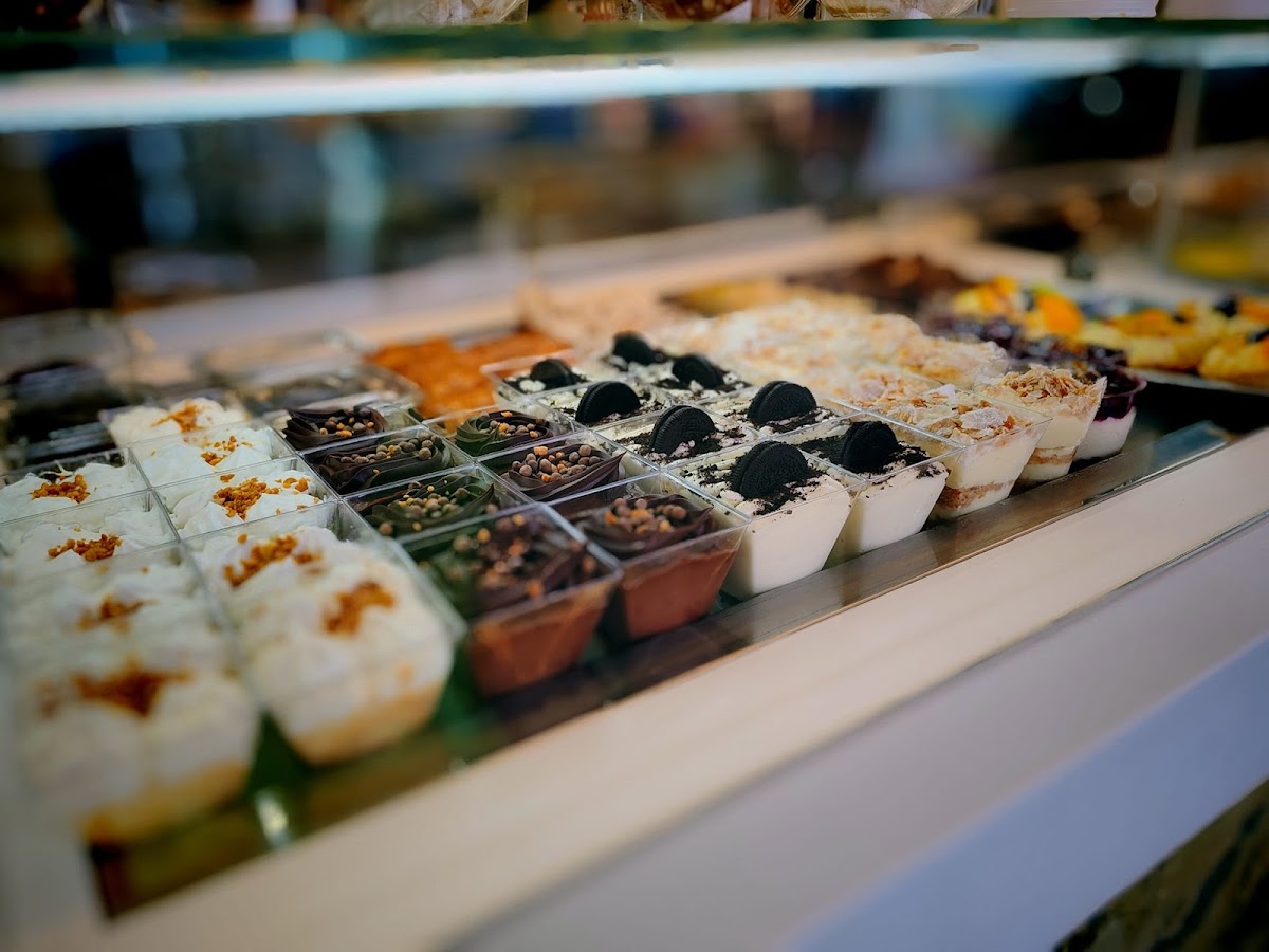 Yannis Greek Grill & Bakery Non Stop Photo 4