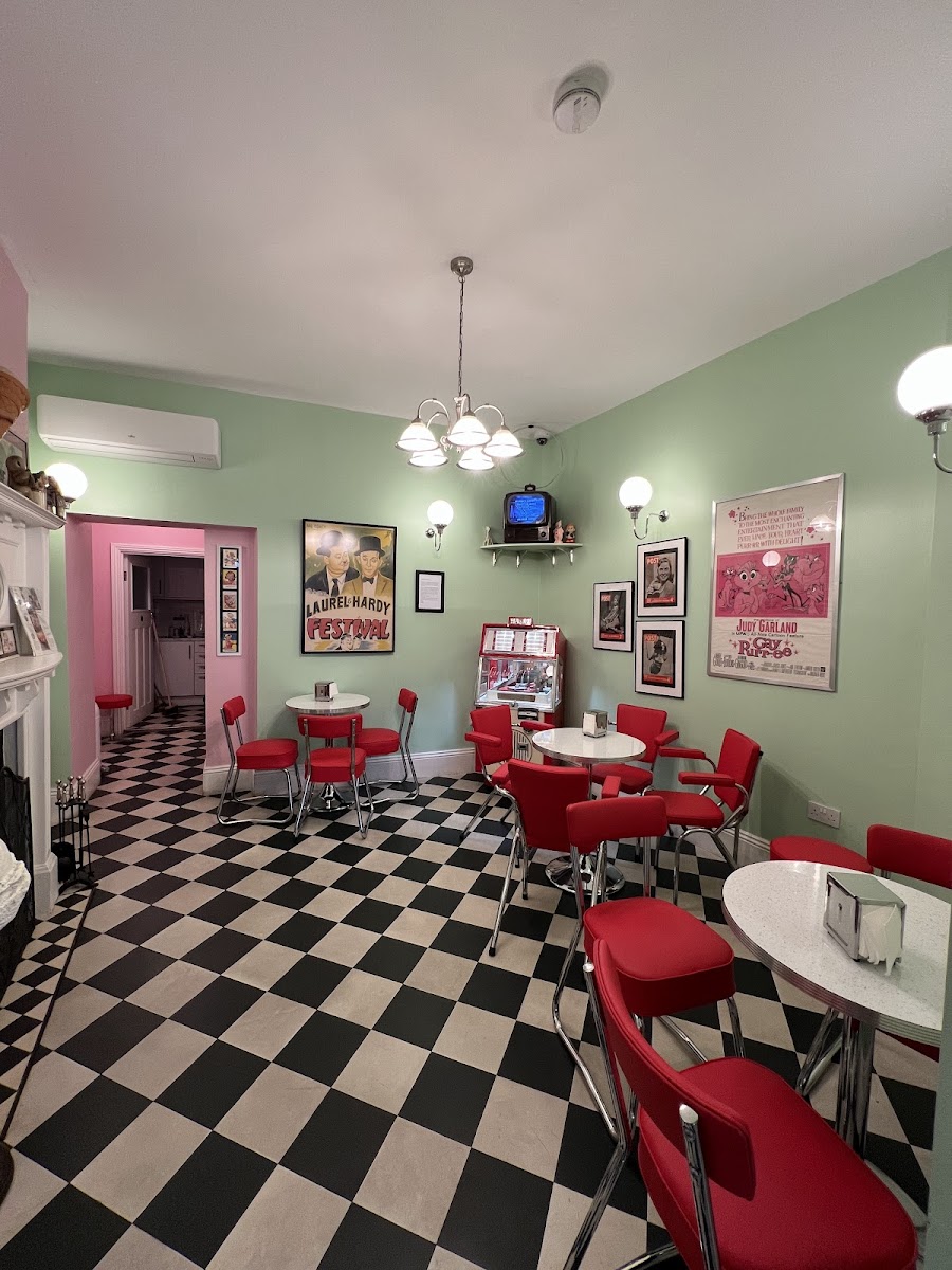 Reenie's Ice Cream Bar Photo 3