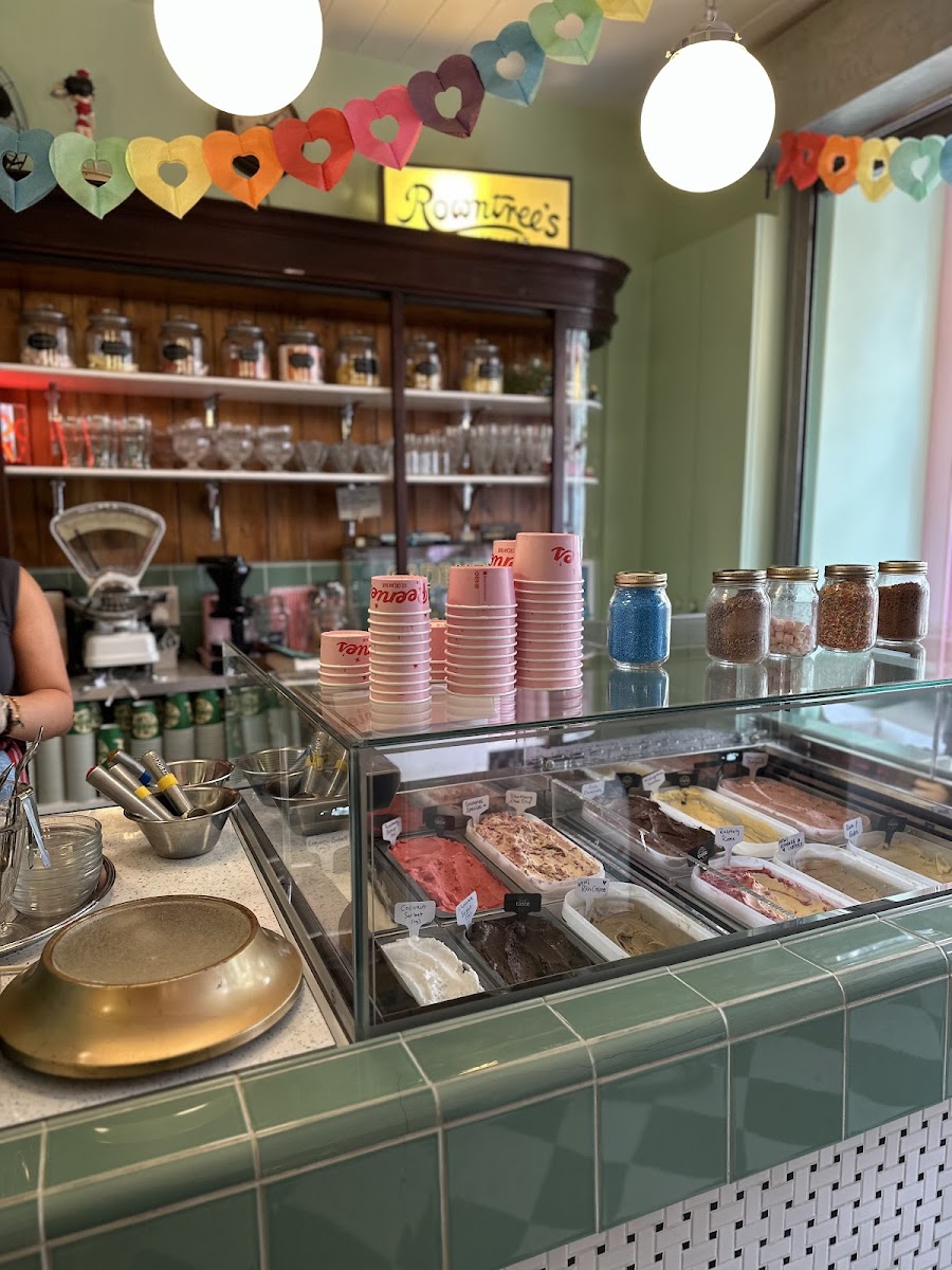 Reenie's Ice Cream Bar Photo 4