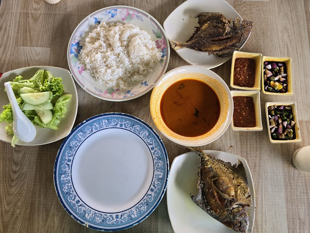 Restoran Bawal Goreng Pokok Cheri Photo 3