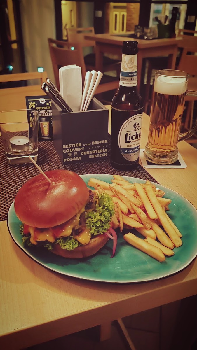 Tasch Burger Bar Photo 2
