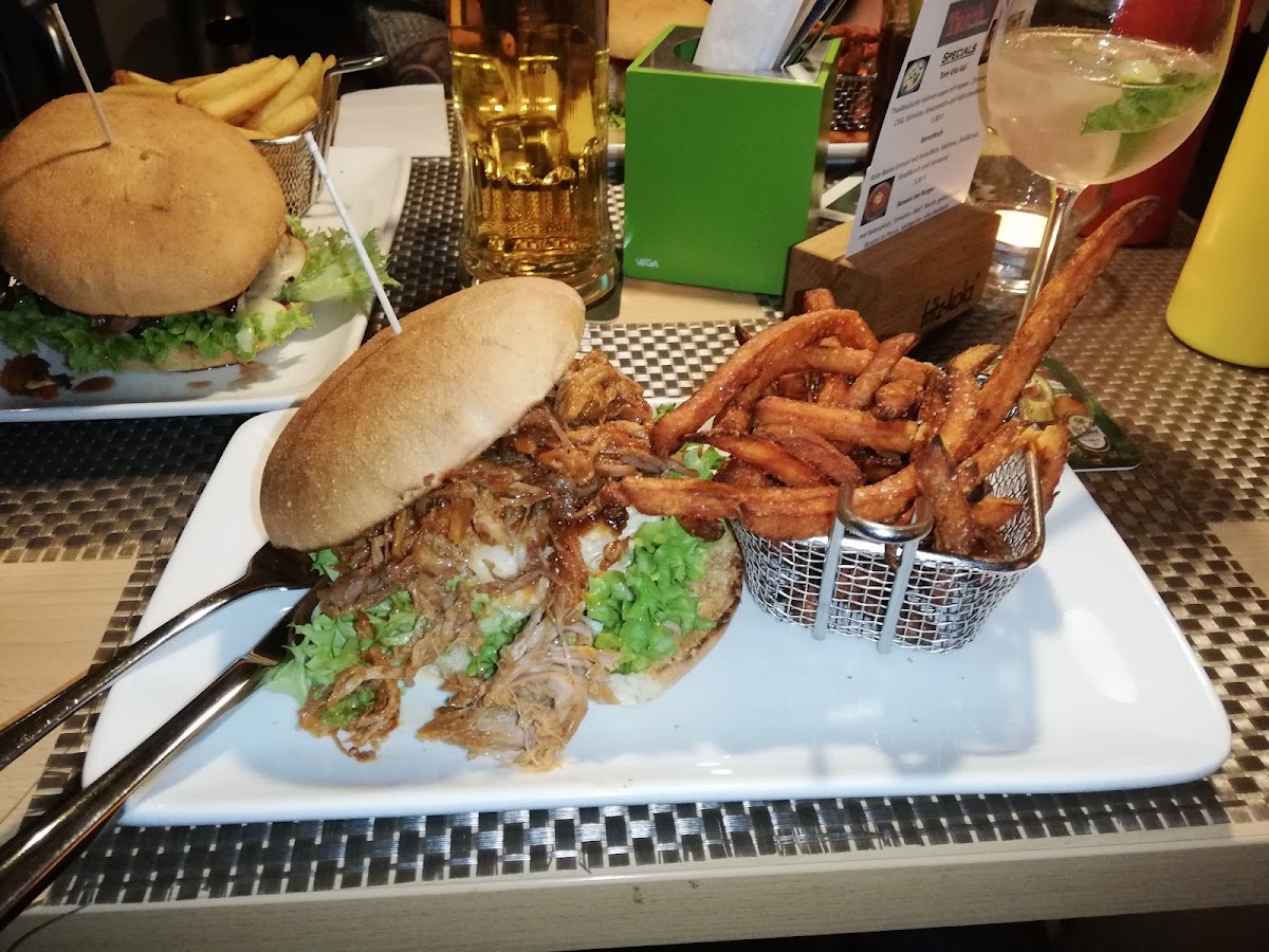 Tasch Burger Bar Photo 9
