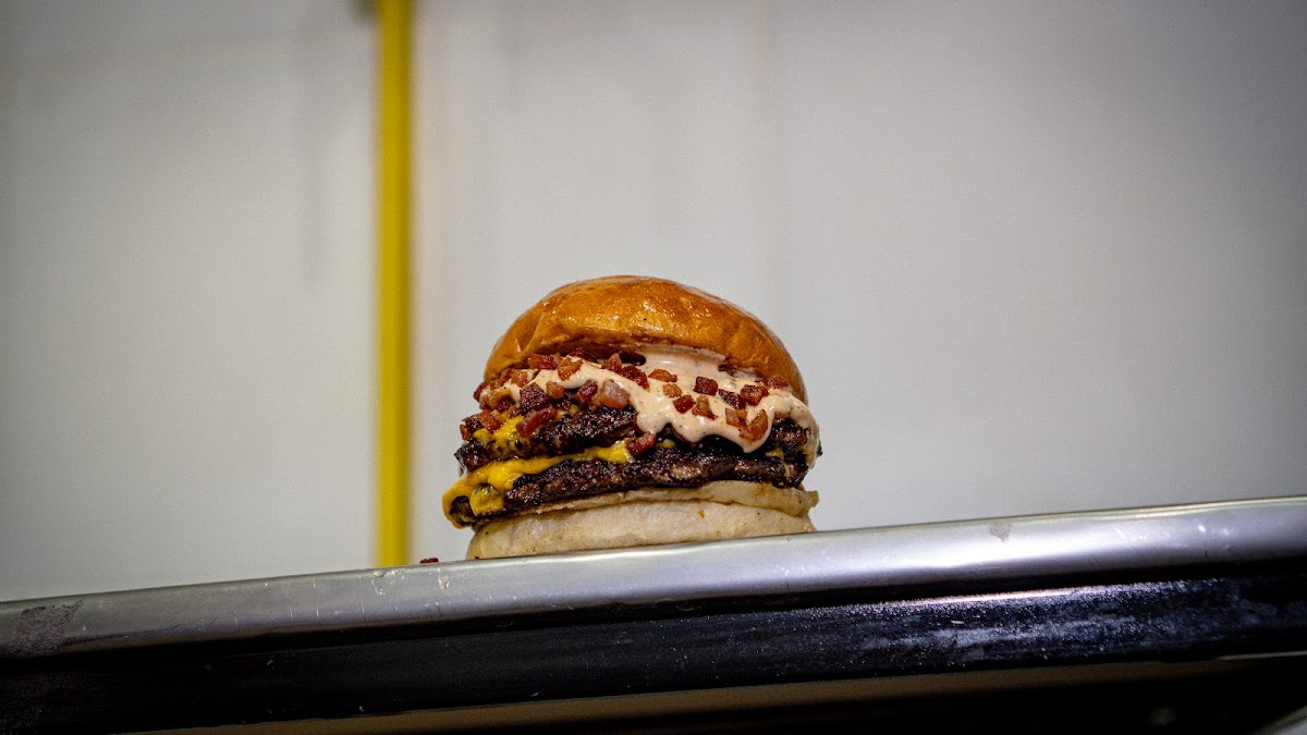 Tirana burger store Photo 5