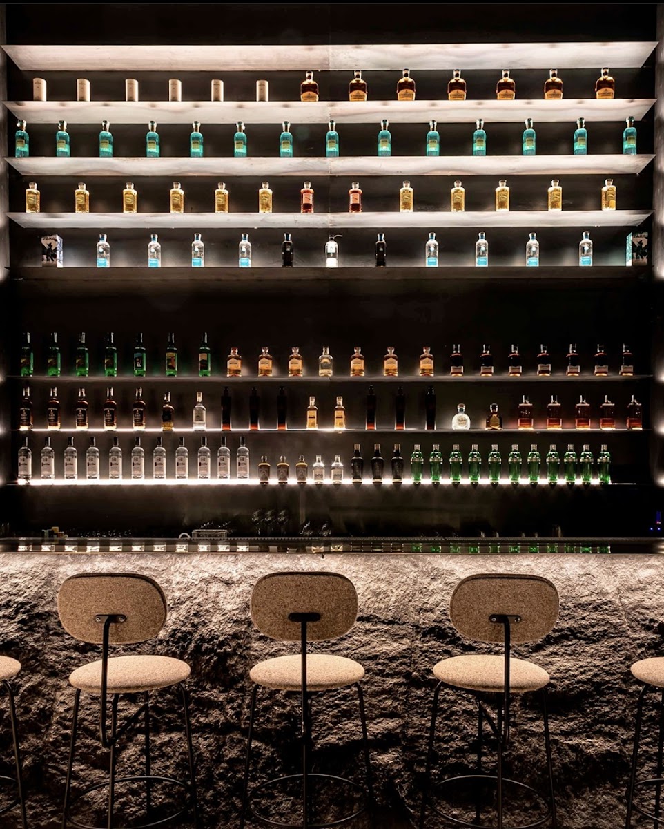 Six Restaurant Club