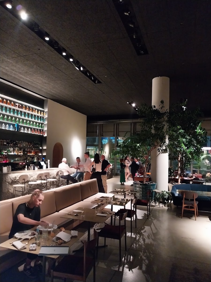 Six Restaurant Club Photo 3