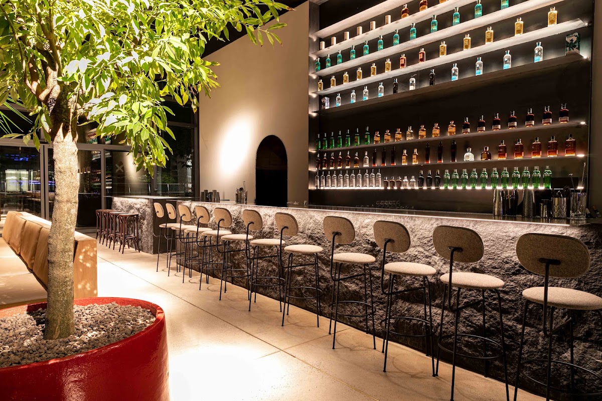 Six Restaurant Club Photo 4