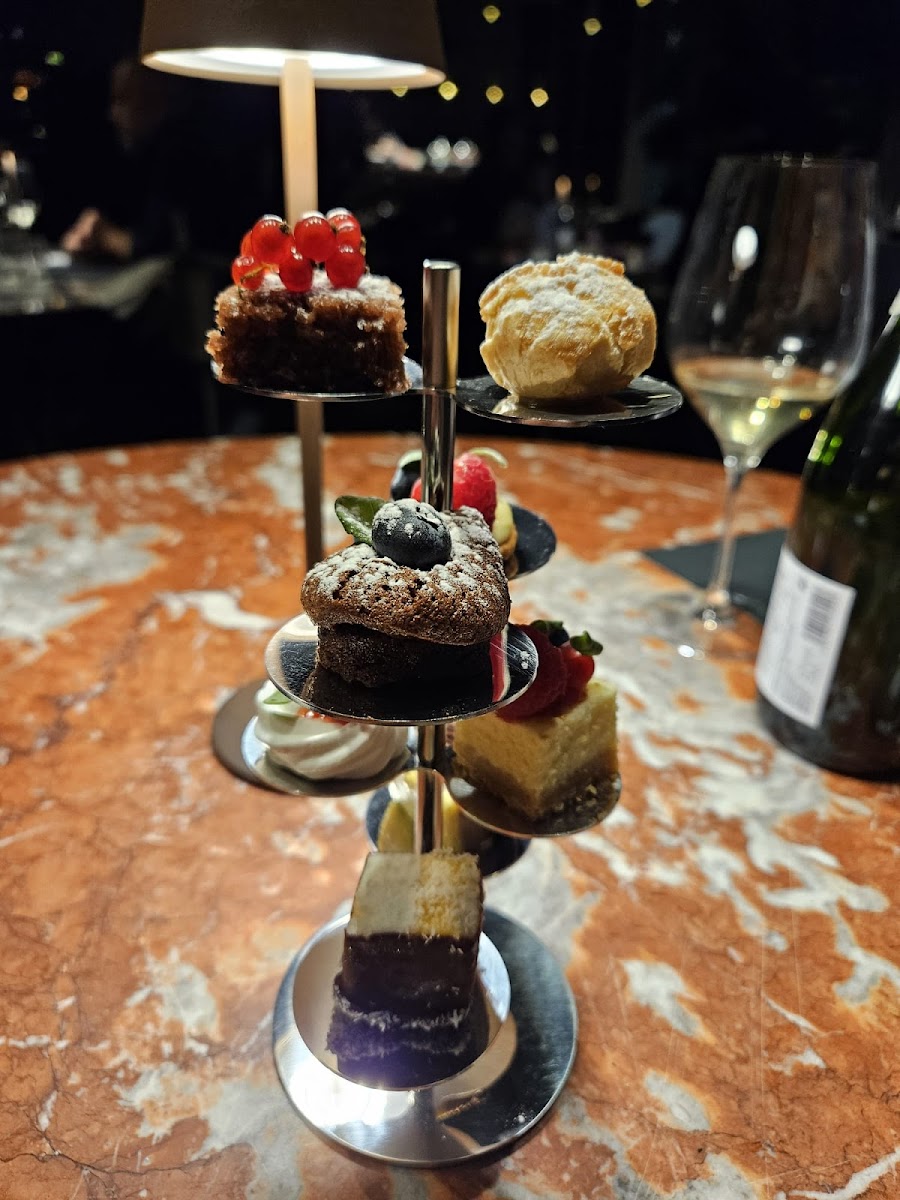 Six Restaurant Club Photo 9