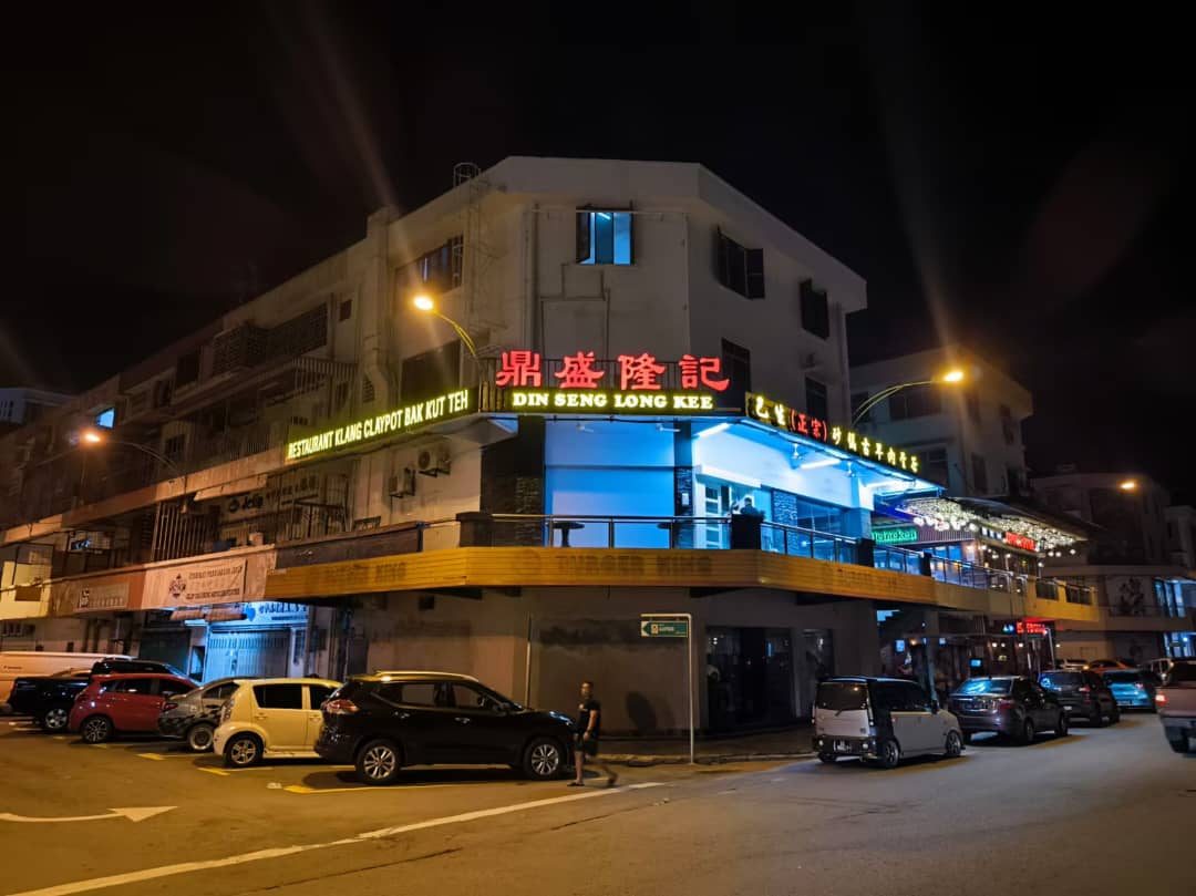 HangoutResto Kota Kinabalu Photo 4