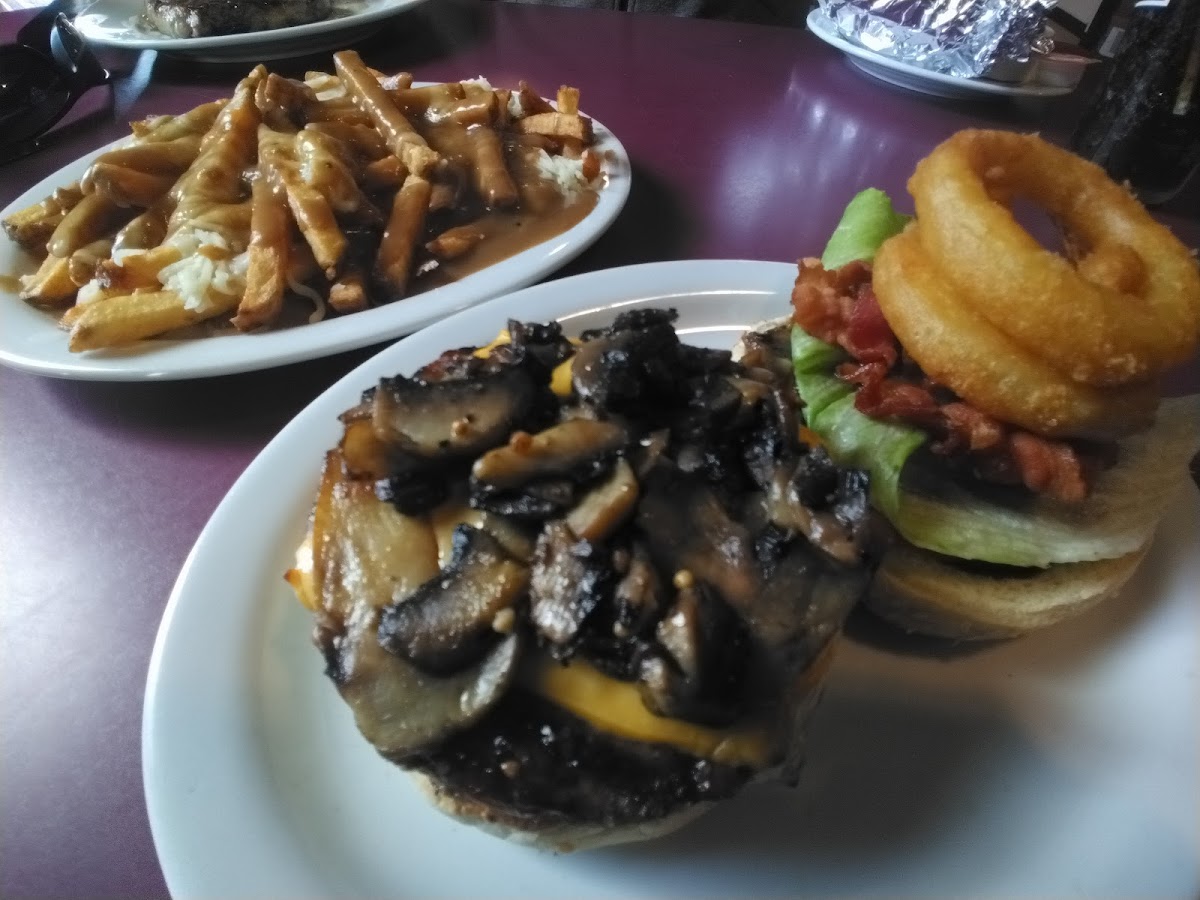 Milestone Hotel Bar and Grill Photo 5