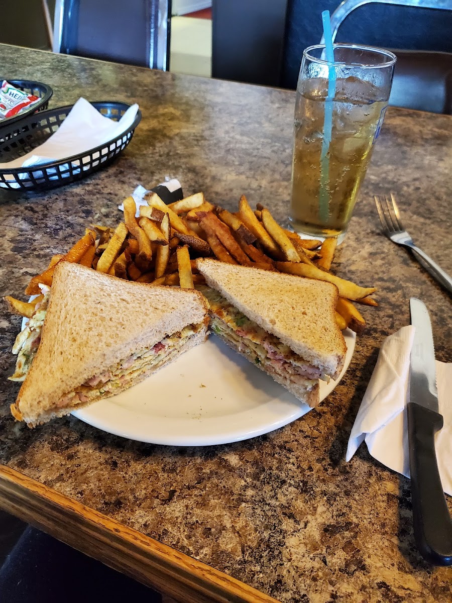 Milestone Hotel Bar and Grill Photo 8
