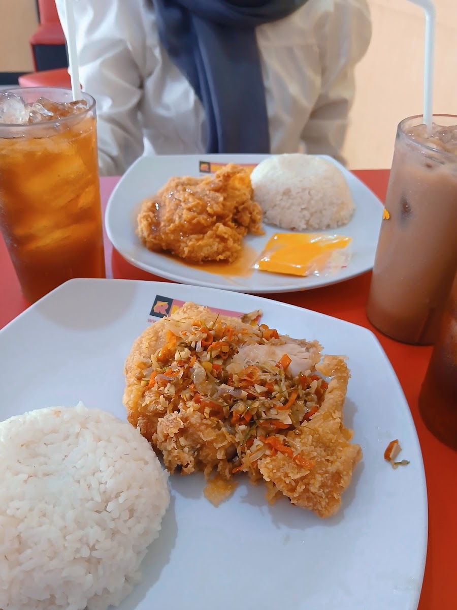 ROCKET CHICKEN BANGILAN Photo 2