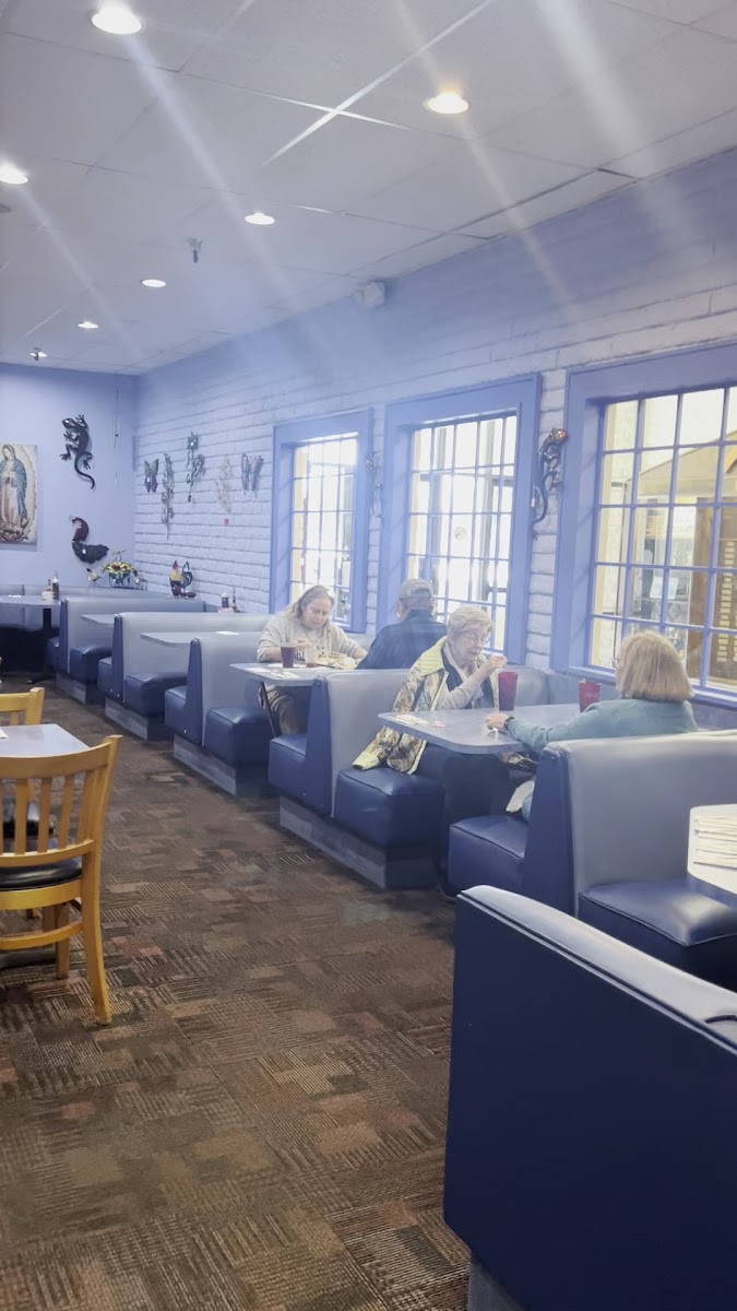 George's Lakeview Café Photo 2