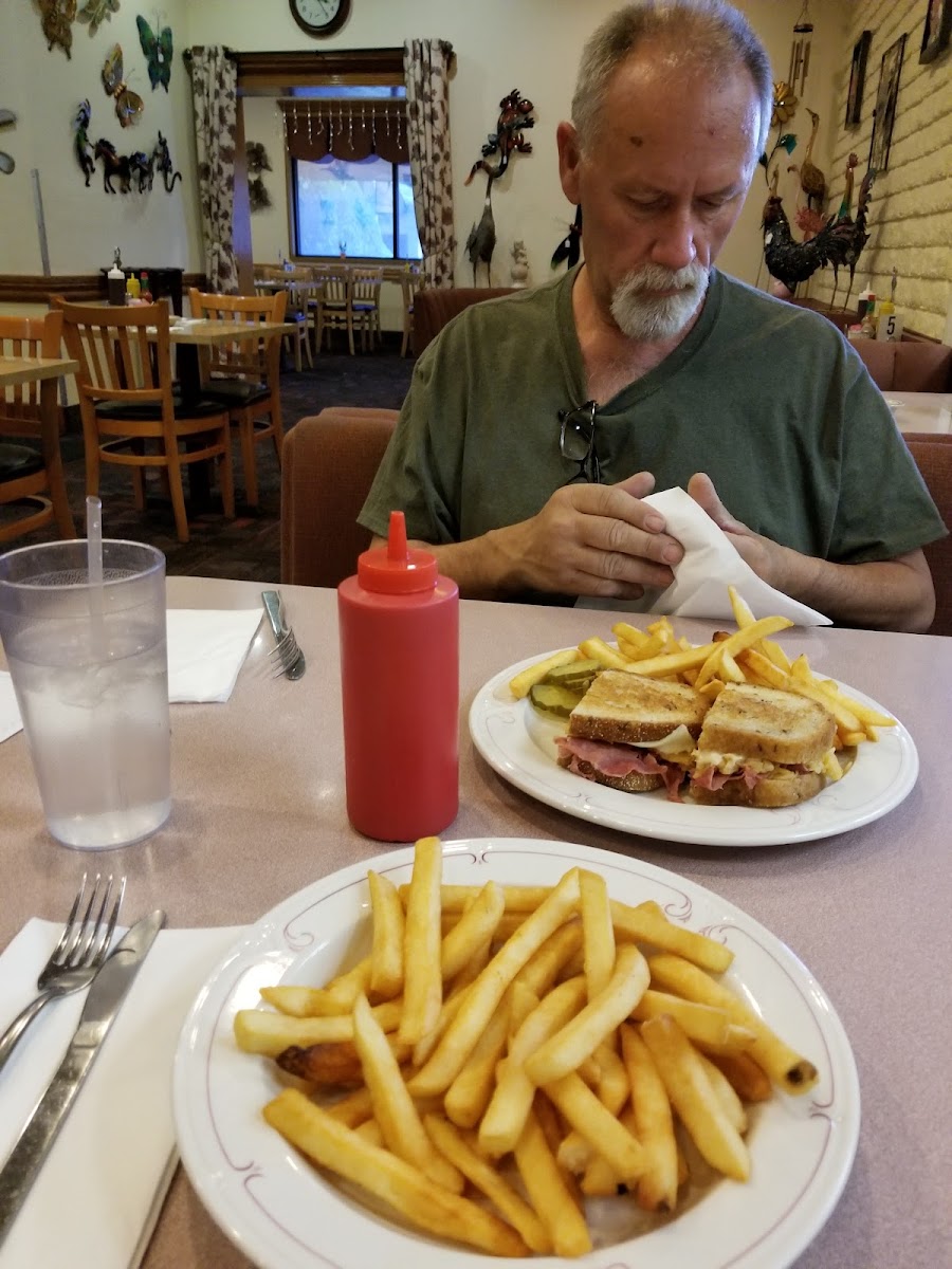 George's Lakeview Café Photo 9