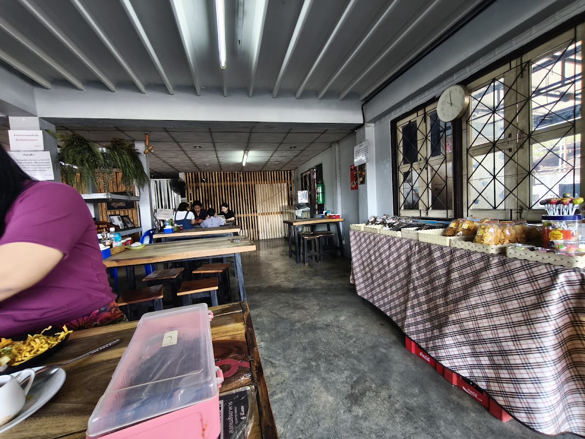 Khao Soi Mae Manee 2 Photo 3