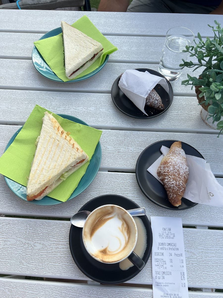 Pina's | Caffé vino e cucina Photo 9