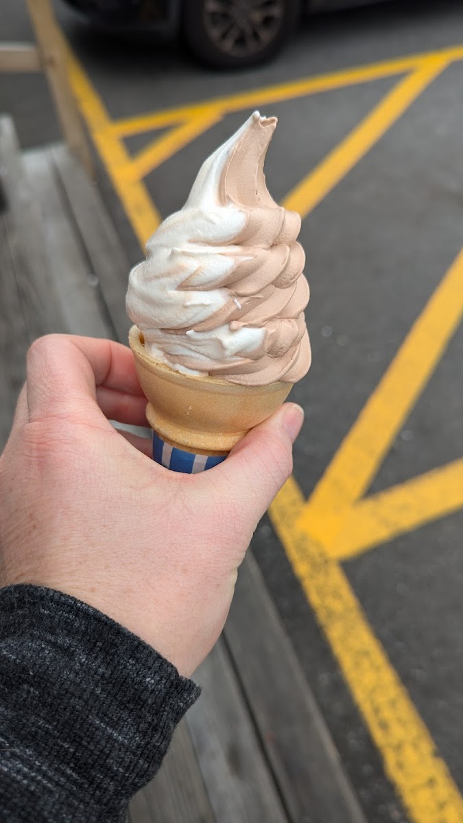 Gifford's HomeMaine Ice Cream Photo 8