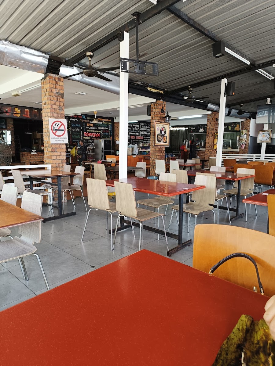 Muhass Restaurant Photo 4
