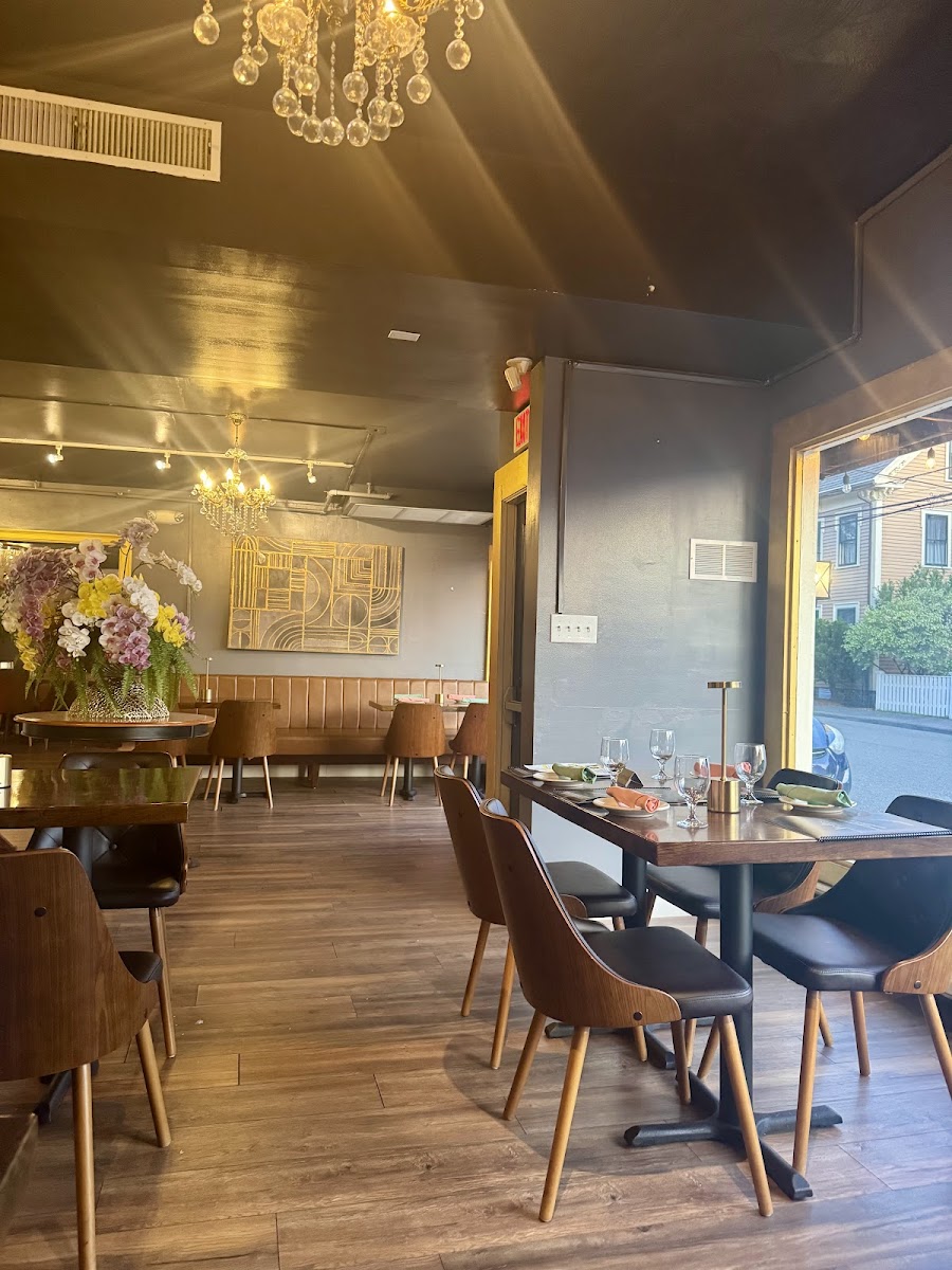Le Ros Thai Asian Cuisine & Bar