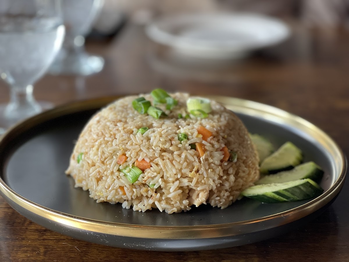 Le Ros Thai Asian Cuisine & Bar Photo 4