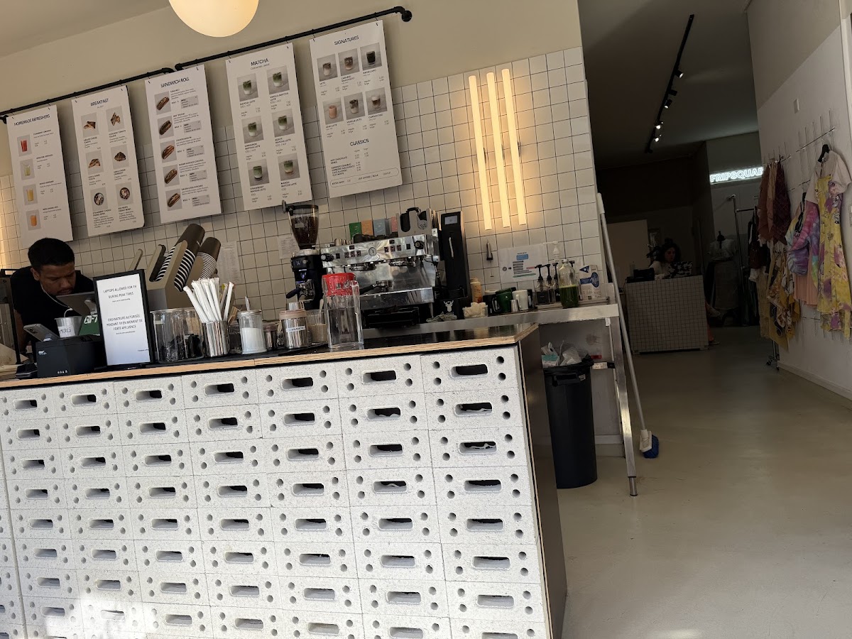 Fripsquare café & Vintage store Photo 4