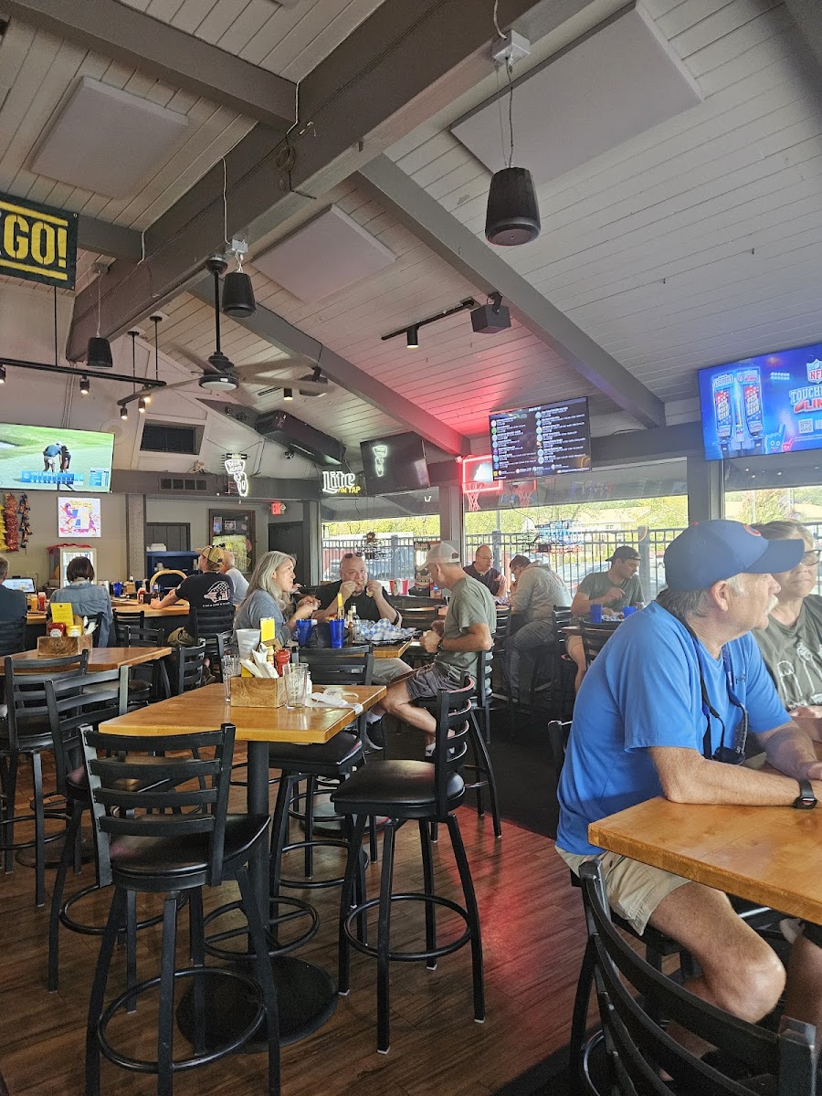 Silver Eagle Bar & Grill Photo 4