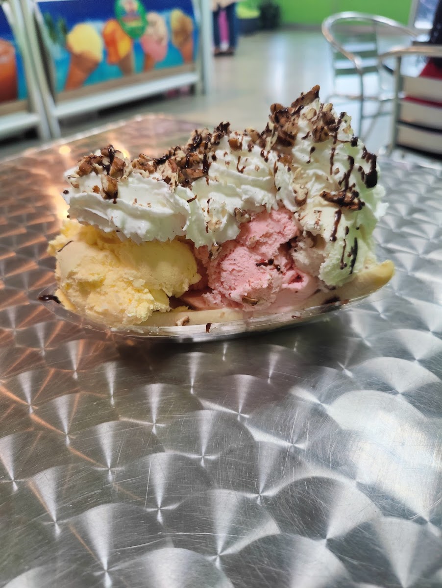Paleteria Nivera Ice Cream Shop Photo 4