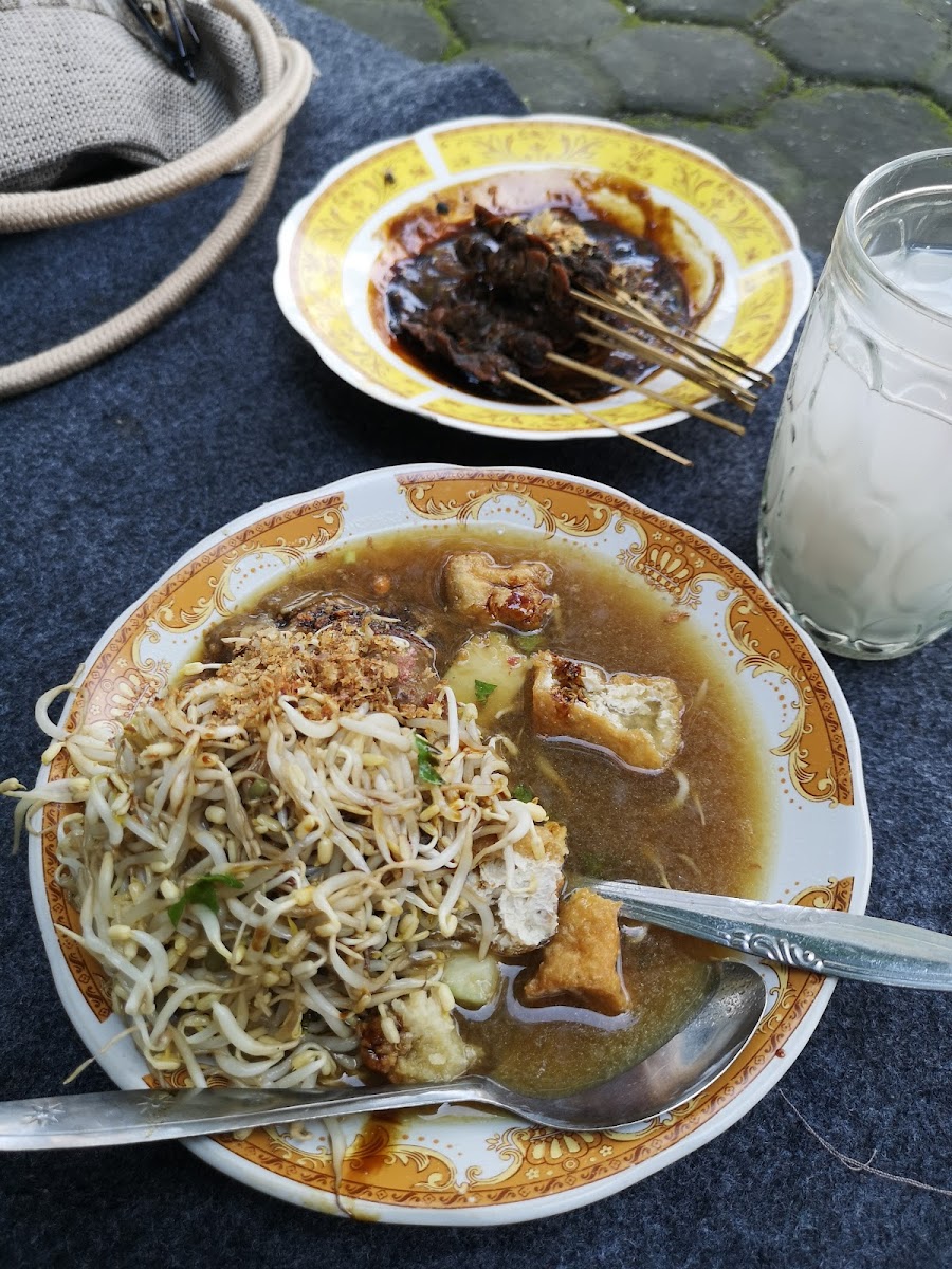 Lontong Balap Ringin Contong