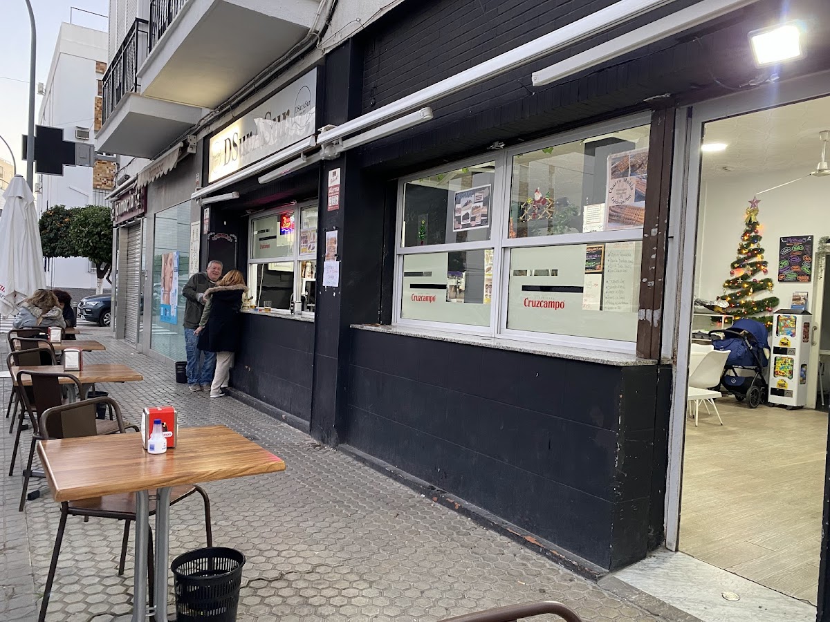 Dsurasur bar y cafeteria Photo 3