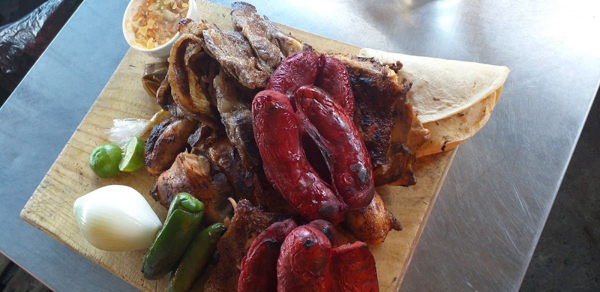 pollo y carne 'El Guamuchilito'