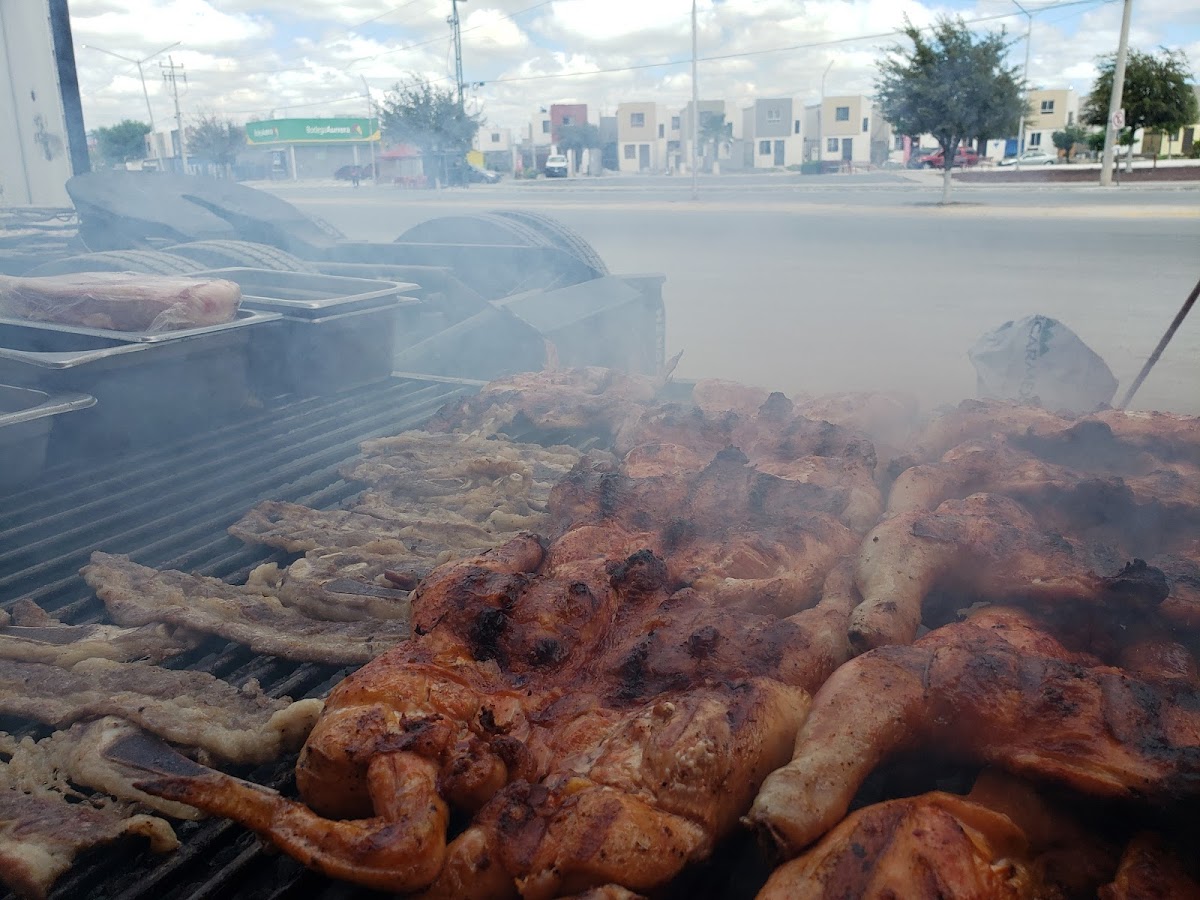 pollo y carne 'El Guamuchilito' Photo 3