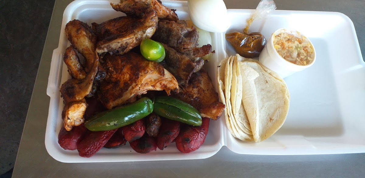 pollo y carne 'El Guamuchilito' Photo 5