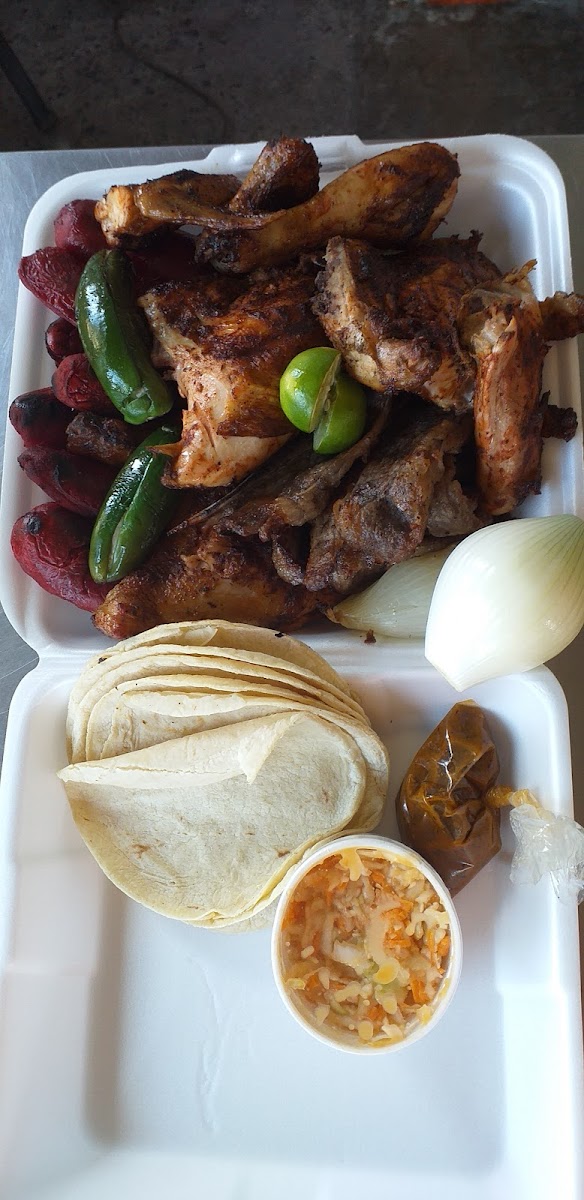 pollo y carne 'El Guamuchilito' Photo 7