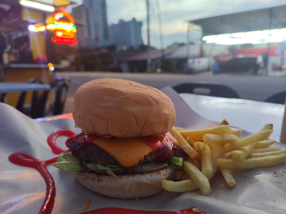 GTR Burger Century JB Photo 6