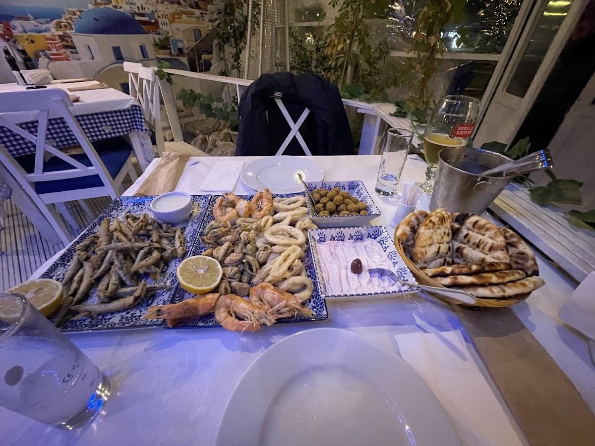 Santorini Restaurant Photo 3