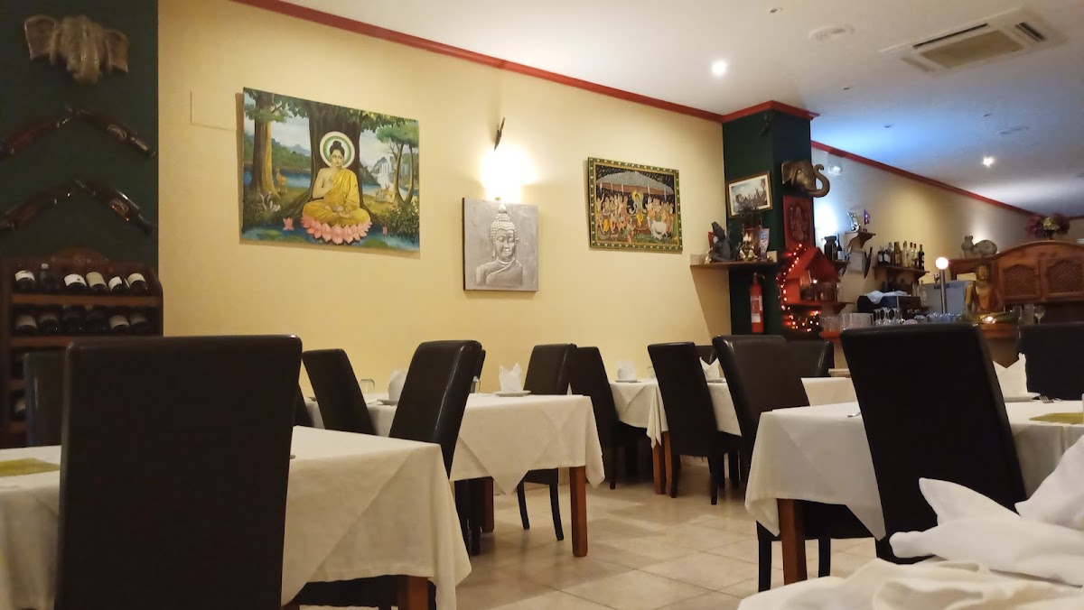 EVEREST TANDOORI NEPALI-INDIAN RESTAURANT & TAKE AWAY.
