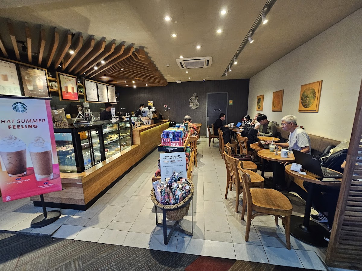 Starbucks - Halim Perdanakusuma 2 (Batik Boarding Lounge)
