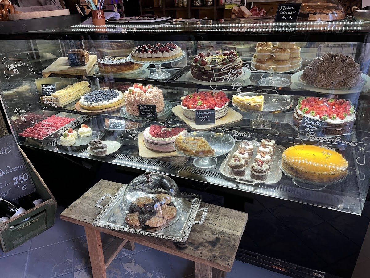 Erna's Cafe