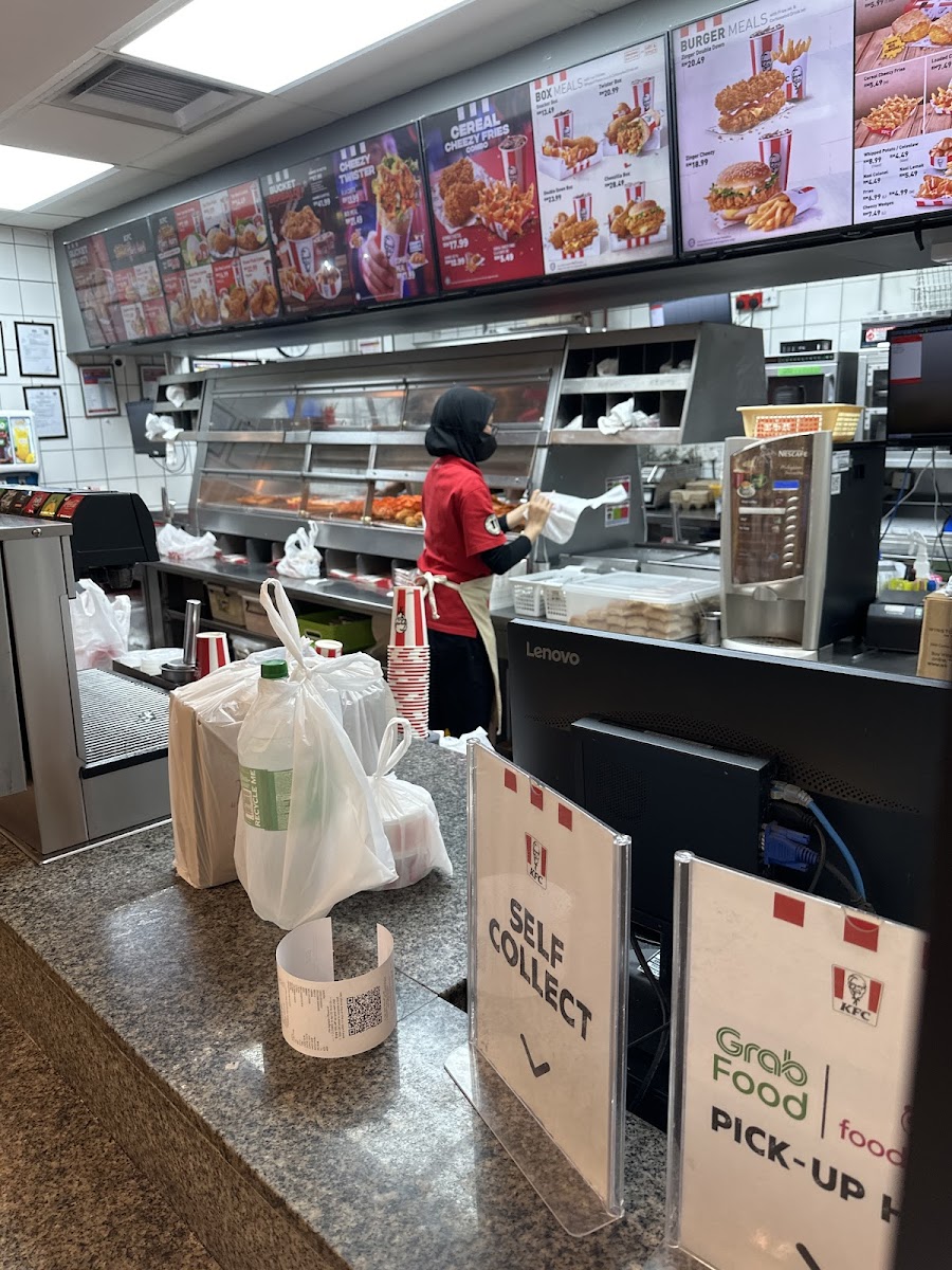 KFC AEON BiG Ampang Photo 4