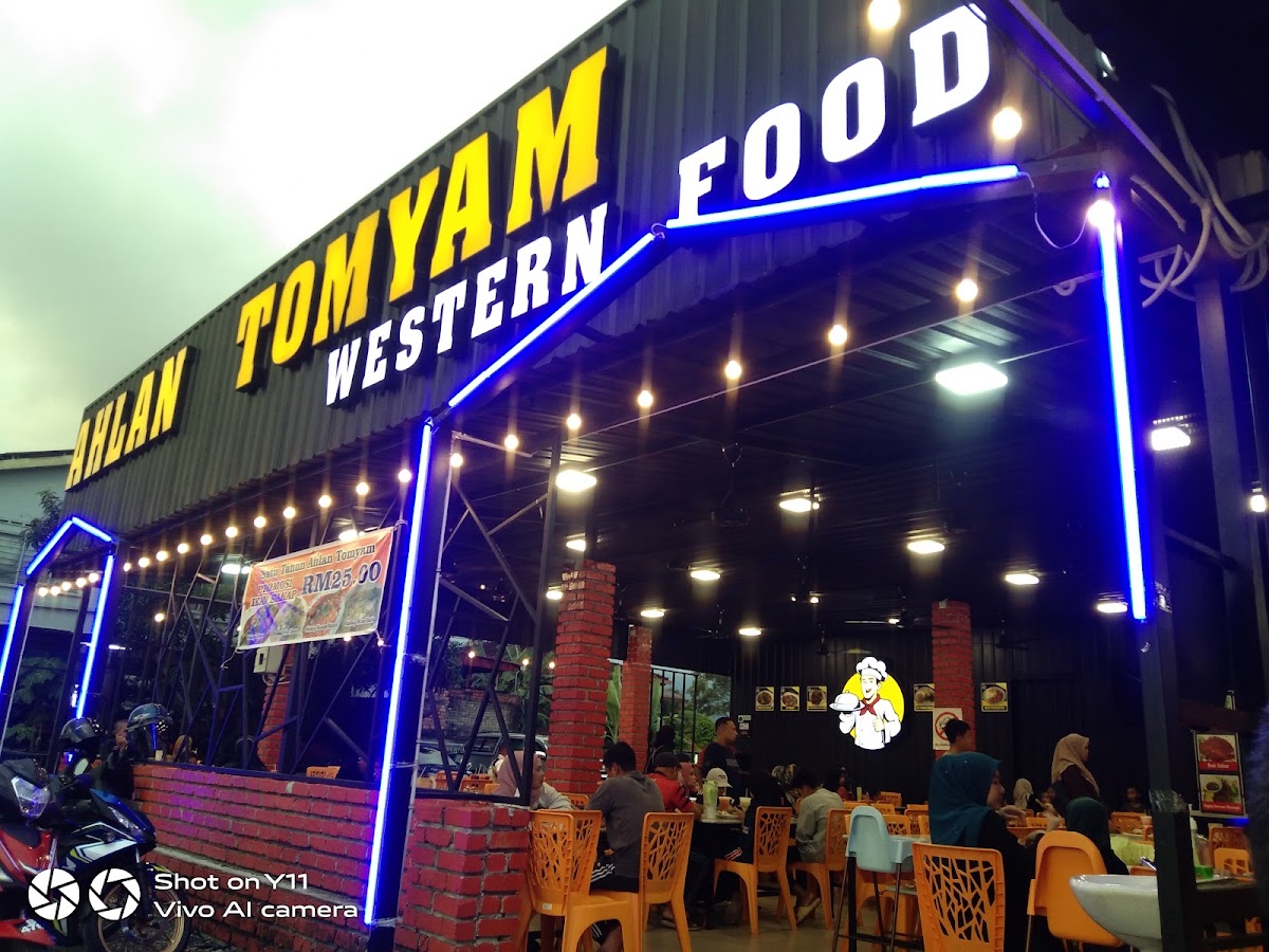 AHLAN TOMYAM