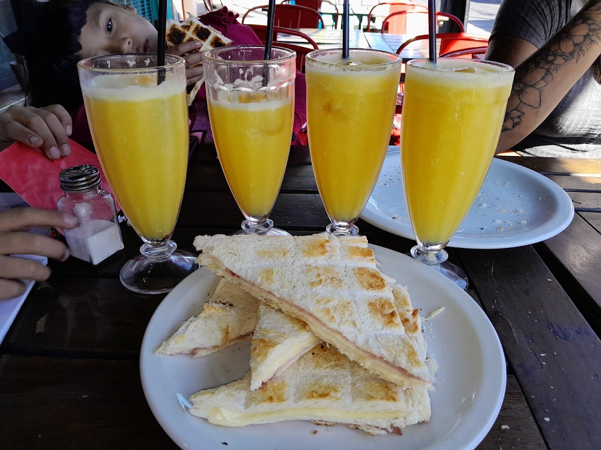Pizzería y Cafetería LA ESQUINA Photo 4