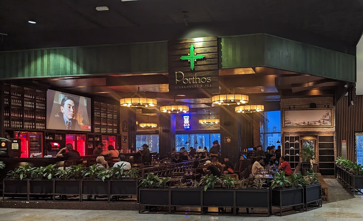 Porthos SteakHouse & Pub