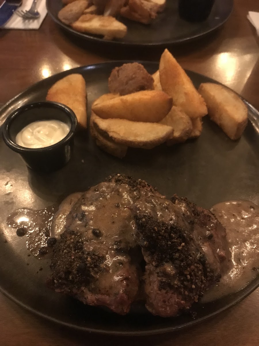 Porthos SteakHouse & Pub Photo 10