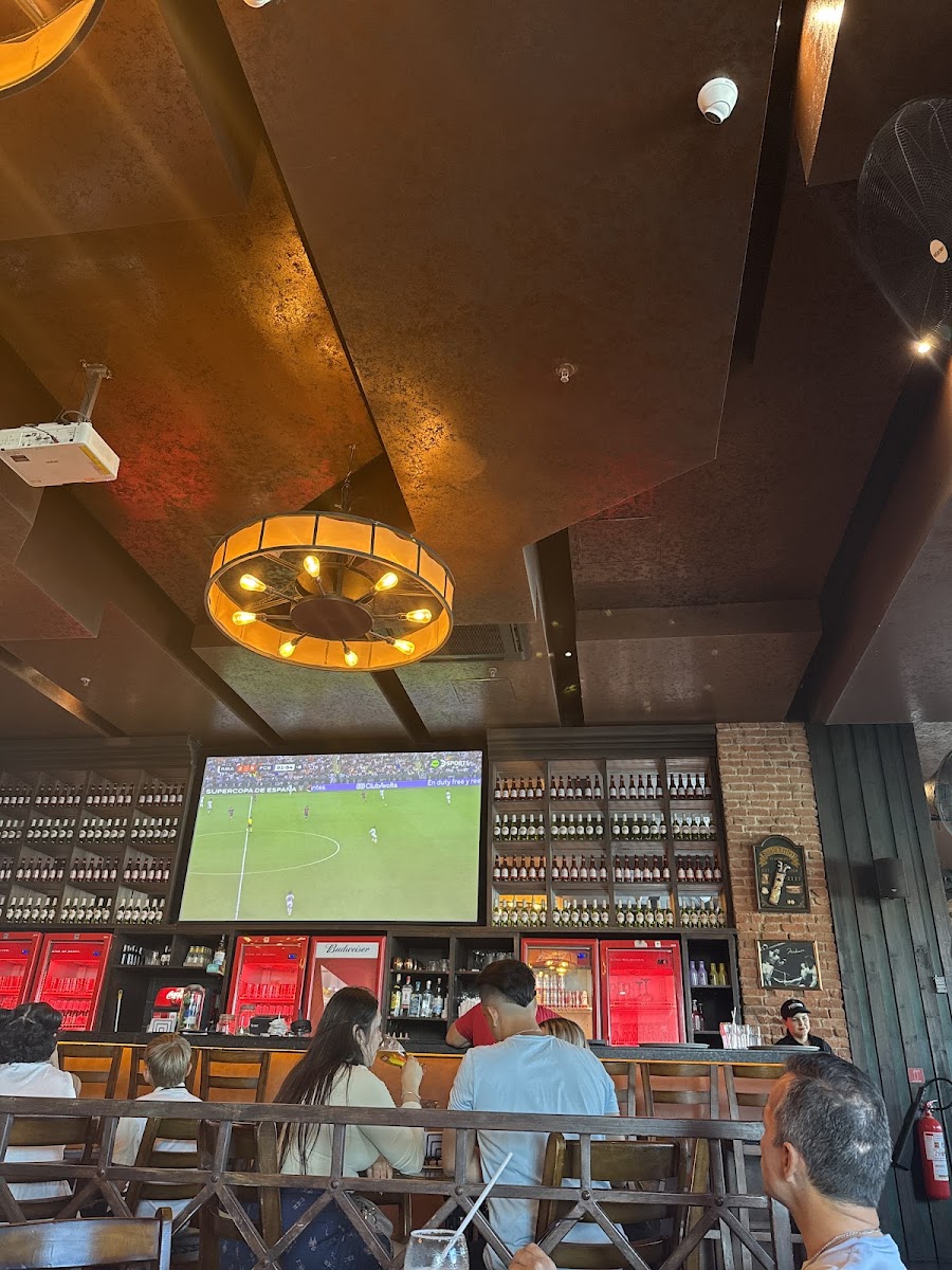 Porthos SteakHouse & Pub Photo 4