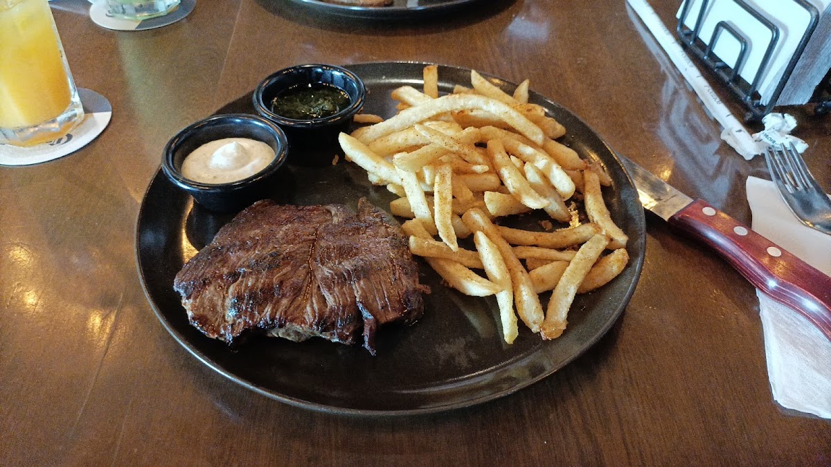 Porthos SteakHouse & Pub Photo 6