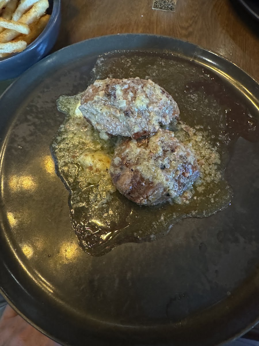 Porthos SteakHouse & Pub Photo 8