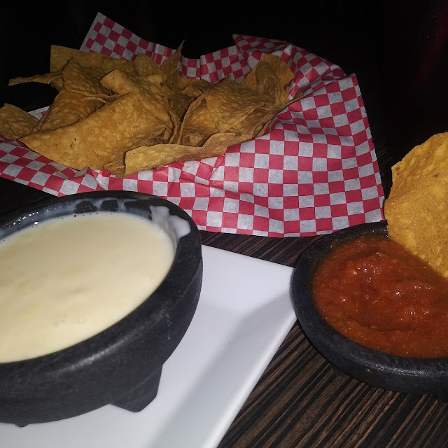 Large Queso Dip Chips & Salsa