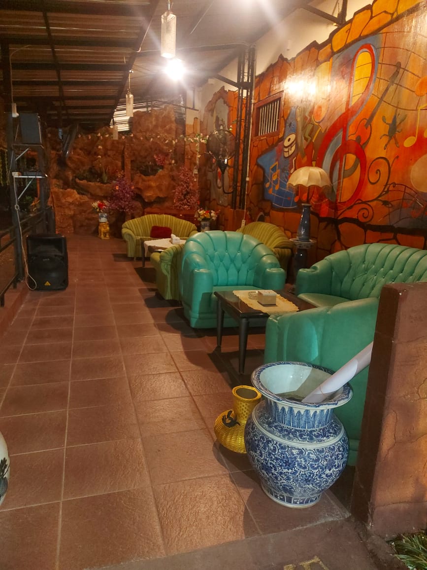 GARDEN CAFE & RESTO