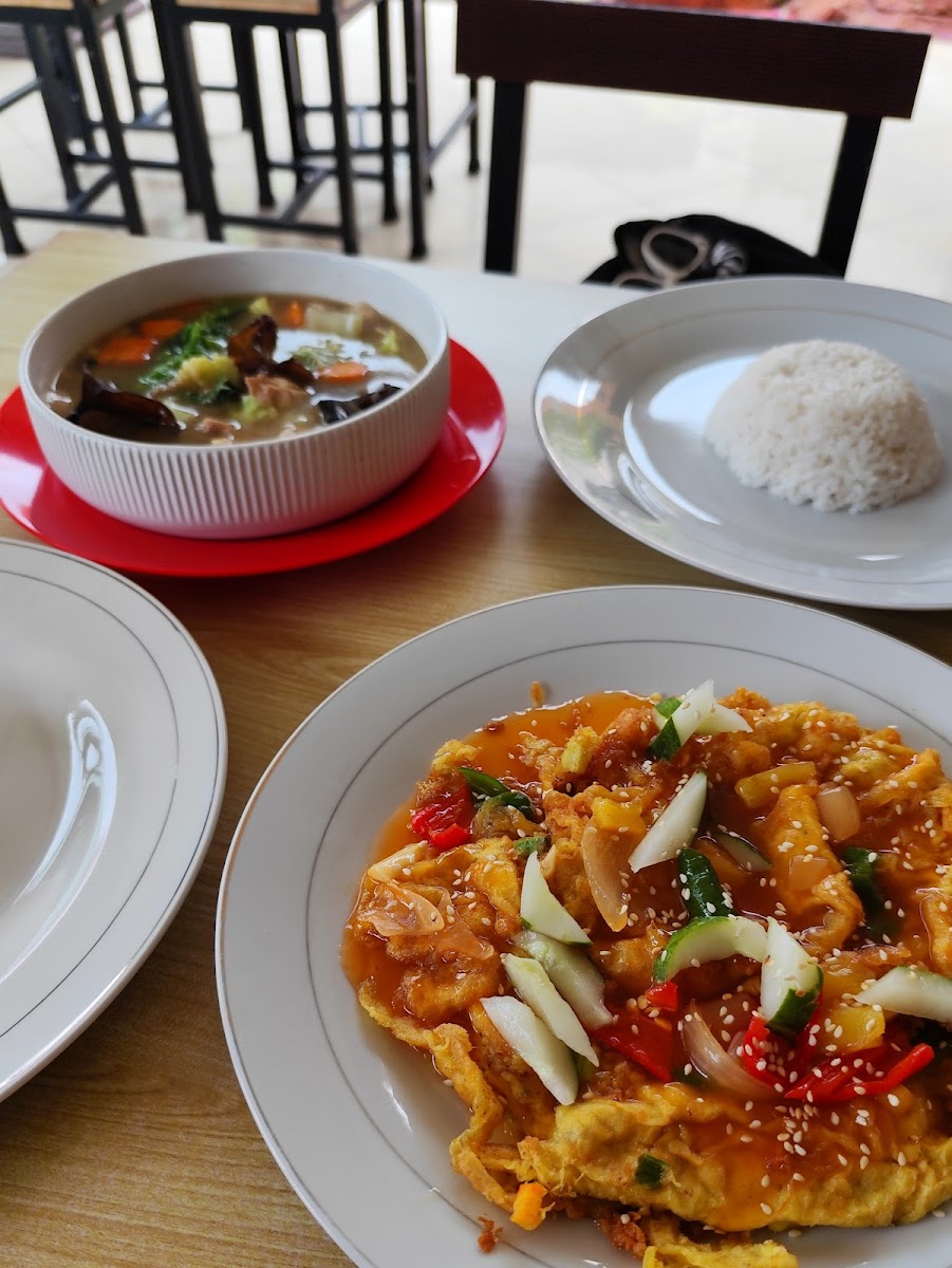 GARDEN CAFE & RESTO Photo 3
